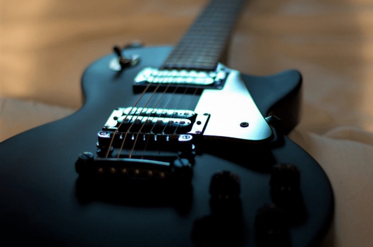 5 Best Guitar Stands for Nitro Finish in 2022