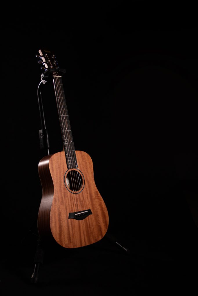 Laminate vs. Solid Wood Acoustic Guitars - Which Should You Choose? 