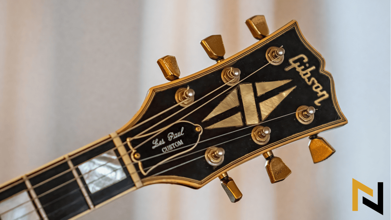 Read more about the article Gibson Les Paul Custom vs Standard – Expensive vs Pricey