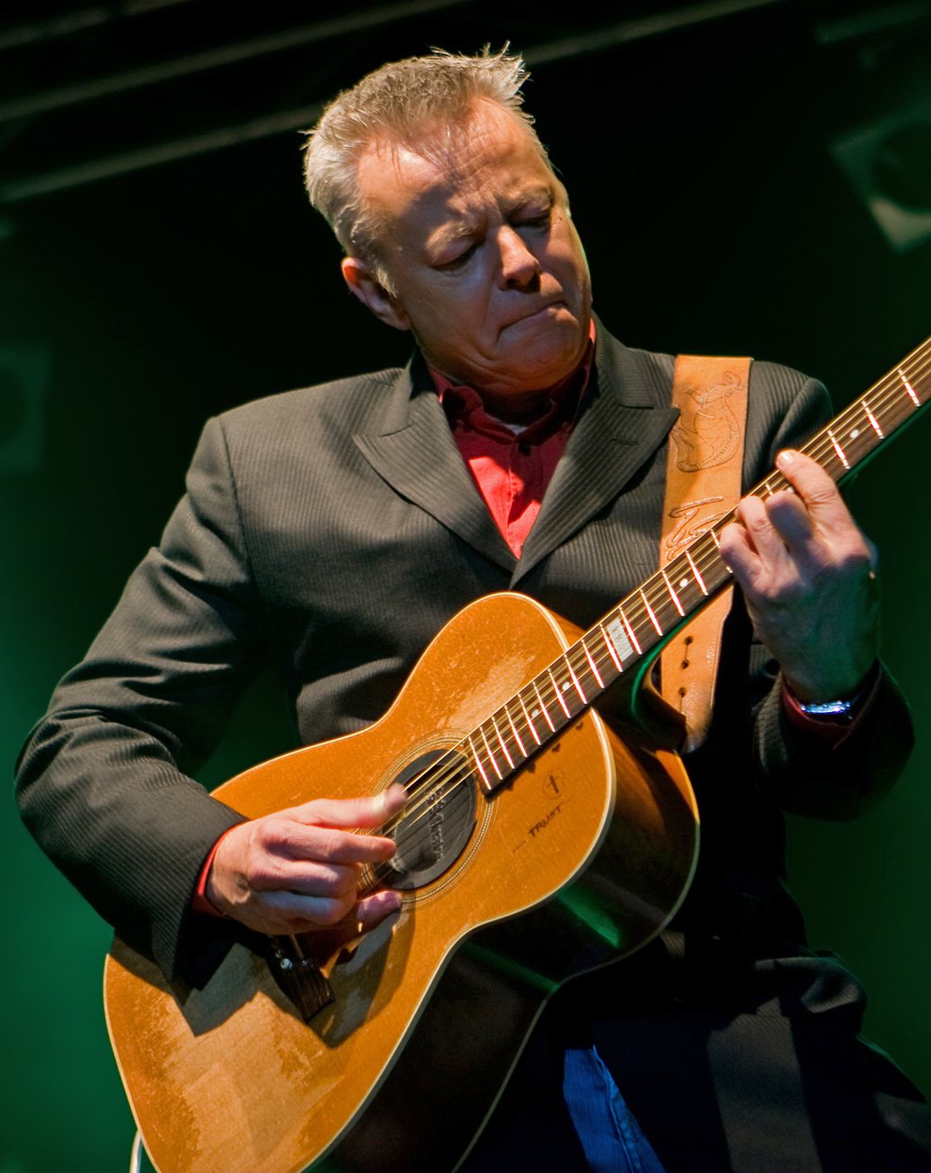 You are currently viewing Tommy Emmanuel