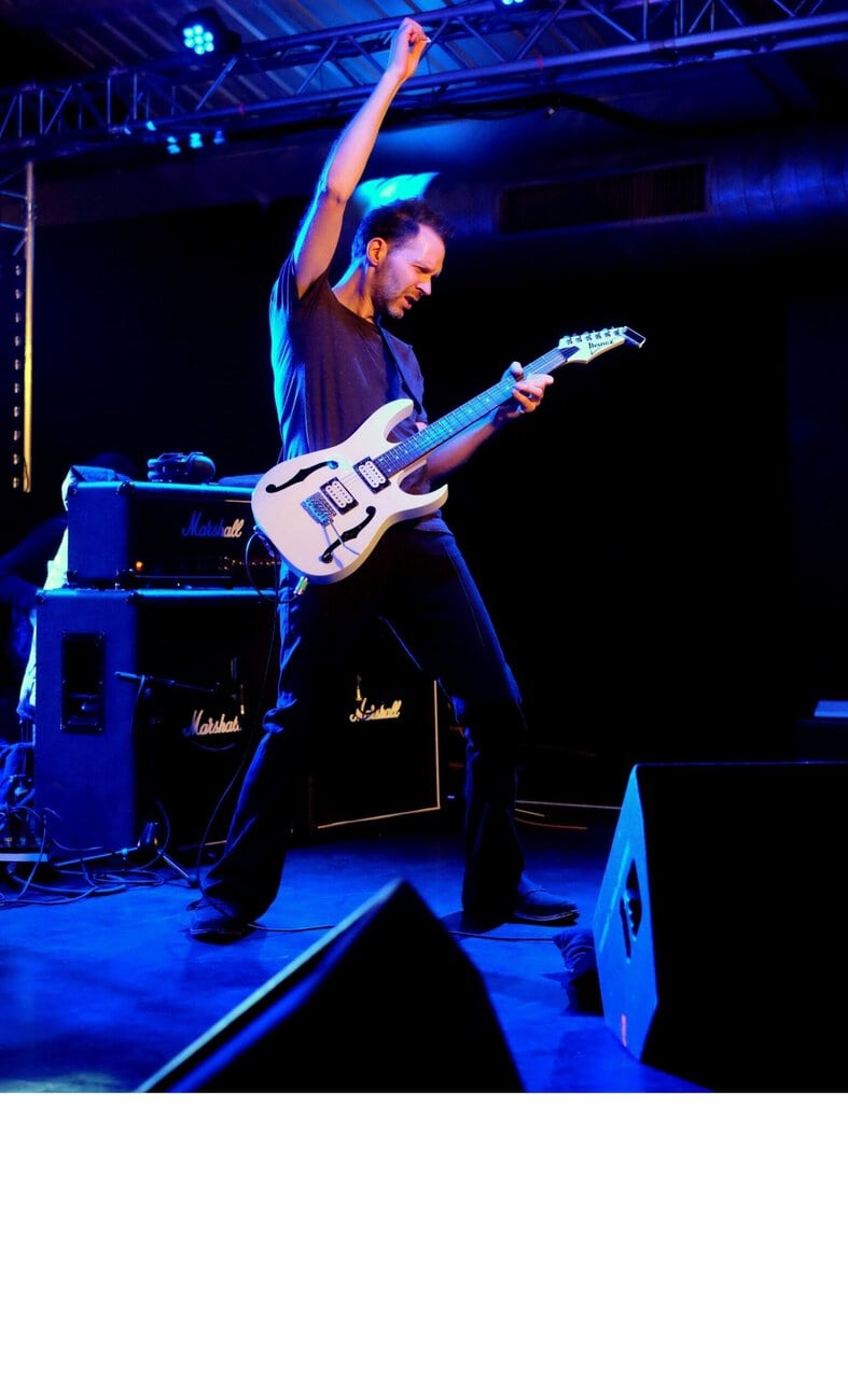 You are currently viewing Paul Gilbert