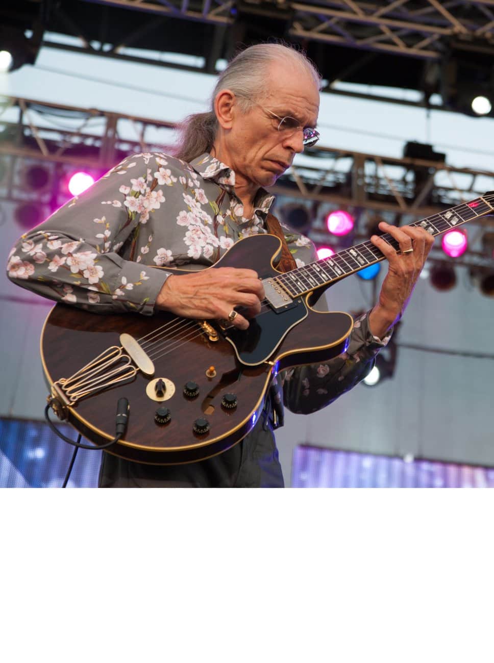 You are currently viewing Steve Howe